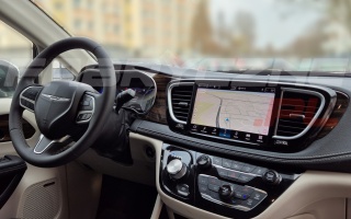 CHRYSLER PACIFICA UCONNECT 5 HARMAN BECKER 10,1" polskie menu, polski lektor, zmiana regionu