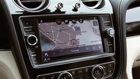 BENTLEY BENTAYGA - polskie menu, polski lektor, zmiana regionu