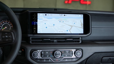 JEEP WRANGLER UCONNECT 5 HARMAN BECKER 12.3" polskie menu, polski lektor, zmiana regionu
